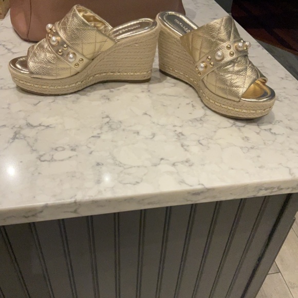 Karl Langerfeld wedge gold sandals - Picture 4 of 4